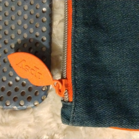 7 cosmetics bag bundle - Picture 5 of 9